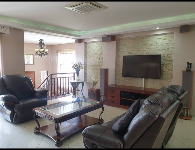 4 BEDROOM HOUSE FOR SALE IN EDGEMOUNT ESTATE